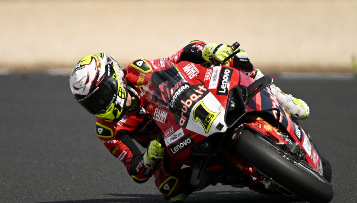 superbike,-alvaro-bautista-makes-strong-start-in-assen-in-fp1