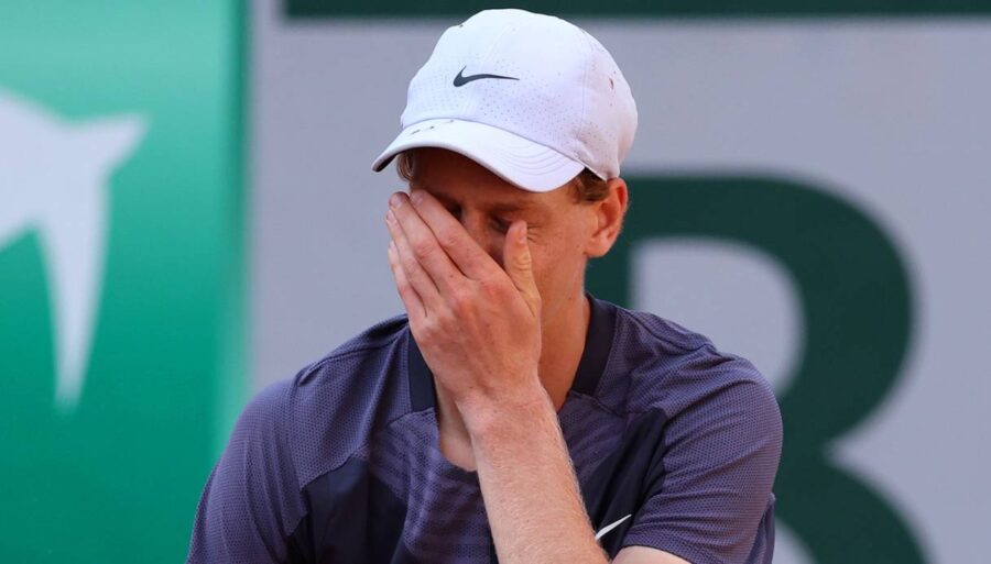 jannik-sinner-knocked-down,-shapovalov-struck:-“unreal-battle.”