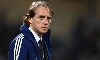 roberto-mancini-bows-in-spain