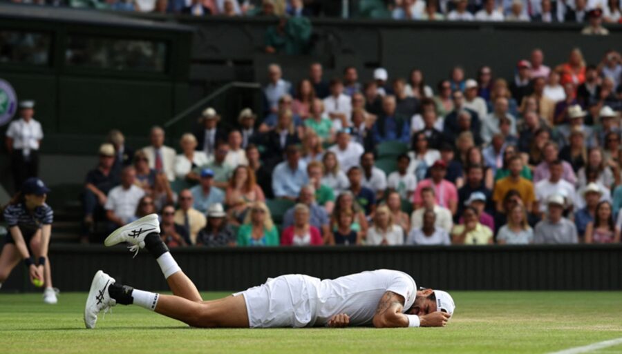 wimbledon:-matteo-berrettini-struggles-but-not-enough,-carlos-alcaraz-wins