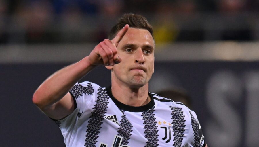 juventus,-arkadiusz-milik-gets-out-of-line-on-scudetto