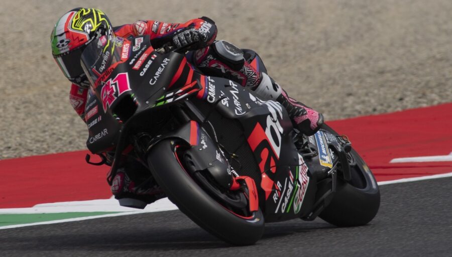 aleix-espargaro-and-aprilia-triumph-at-silverstone,-mocked-pecco-bagnaia