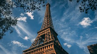 drunk-american-tourists-caught-sleeping-on-the-eiffel-tower-overnight