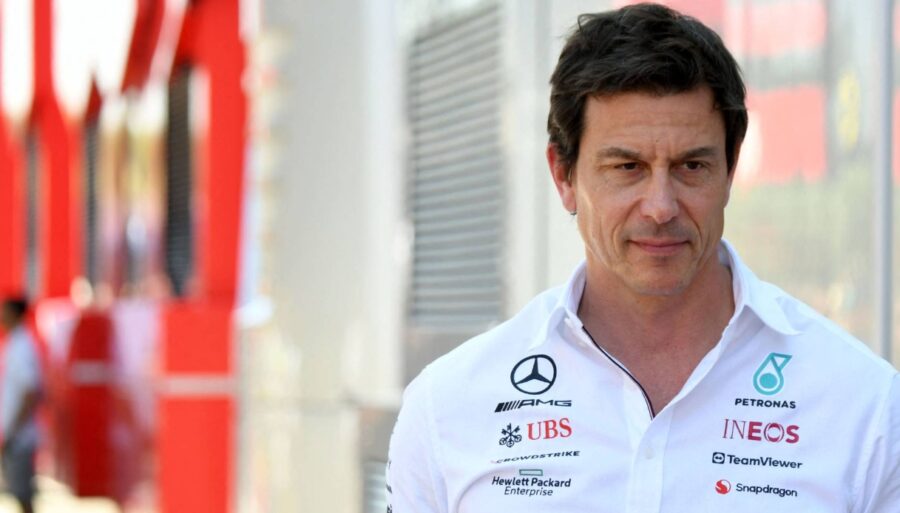 toto-wolff-cheers-for-ferrari-at-monza