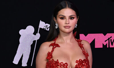 selena-gomez-looks-scared-during-olivia-rodrigo’s-fake-stage-malfunction-at-the-vmas:-watch