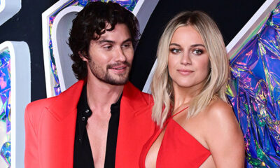 kelsea-ballerini-&-boyfriend-chase-stokes-twin-in-red-at-2023-mtv-vmas:-photo