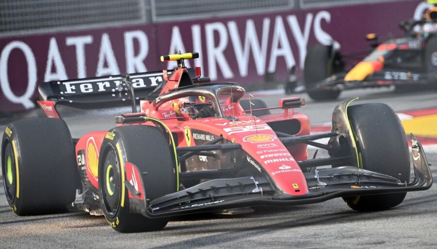 carlos-sainz-and-ferrari-still-ahead-in-final-singapore-free-practice-session