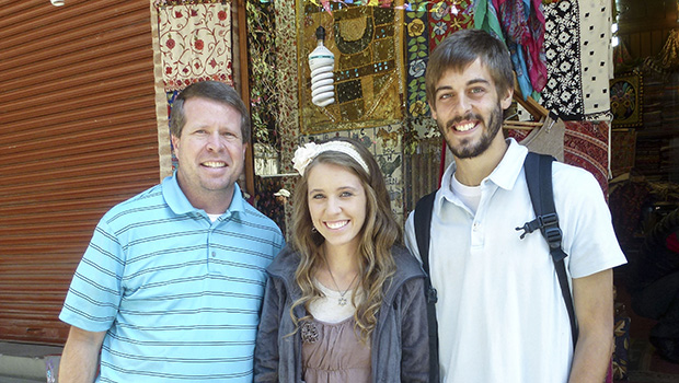 jill-duggar-reveals-dad-jim-bob-threatened-family-over-group-text