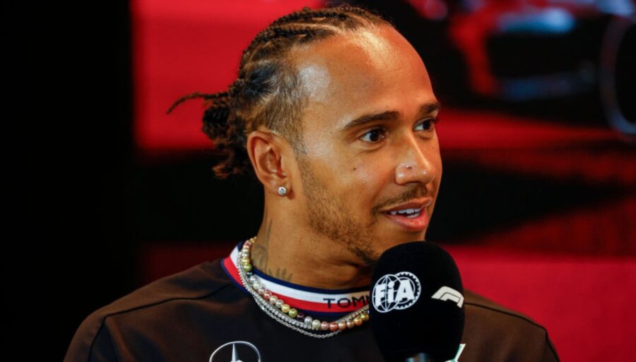 lewis-hamilton-in-qatar-has-only-ferrari-on-his-mind