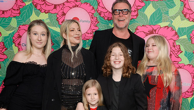 tori-spelling-poses-with-her-kids-at-universal-studios’-halloween-horror-nights