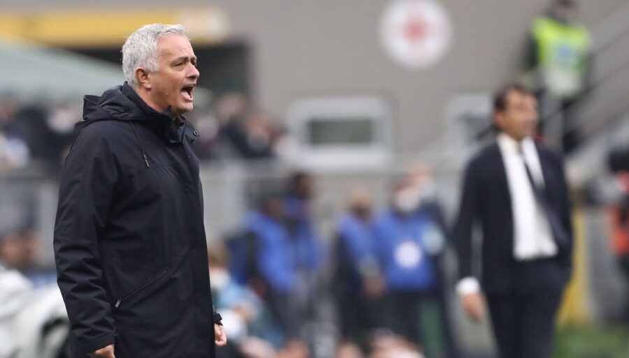 roma,-jose-mourinho-controversial-with-referee-and-football-league