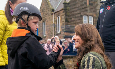 kate-middleton-consoles-child-who-fell-off-their-bike-during-visit-to-local-school:-photos