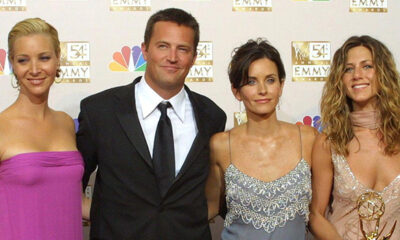 ‘friends’-director-reveals-first-texts-of-‘destroyed’-cast-members-after-matthew-perry’s-death