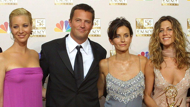 ‘friends’-director-reveals-first-texts-of-‘destroyed’-cast-members-after-matthew-perry’s-death