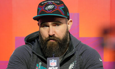 jason-kelce-welcomed-as-‘taylor’s-boyfriend’s-brother’-at-chicago-hot-dog-spot