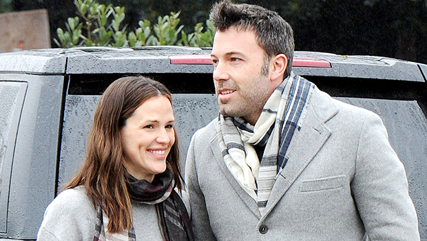 jennifer-garner-and-ex-husband-ben-affleck-laugh-it-up-during-friendly-chat-at-son-samuel’s-basketball-game