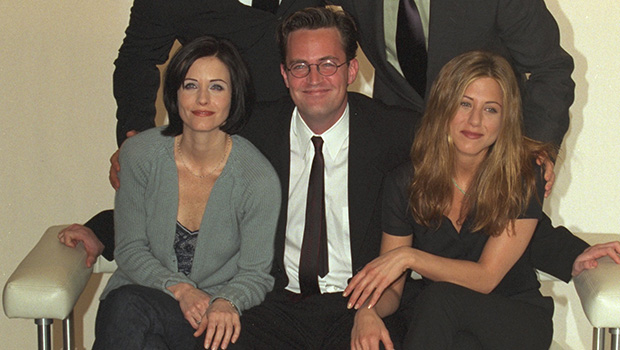 the-cast-of-‘friends’-reportedly-‘closer-than-ever’-following-matthew-perry’s-sudden-death