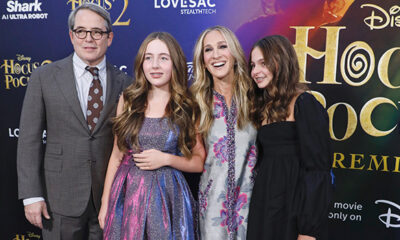 sarah-jessica-parker-&-matthew-broderick-pose-for-rare-family-selfie-with-all-3-kids