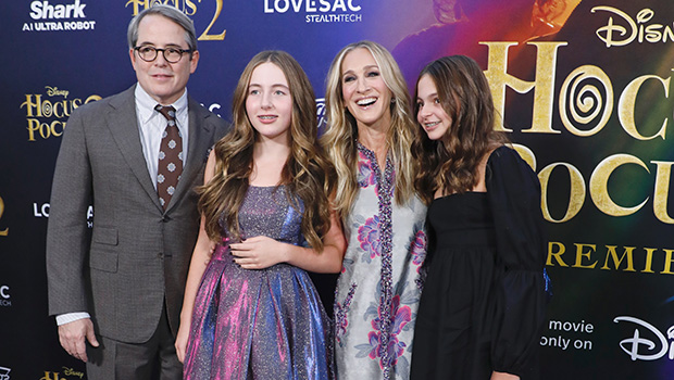 sarah-jessica-parker-&-matthew-broderick-pose-for-rare-family-selfie-with-all-3-kids