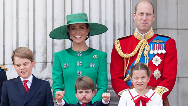 fans-claim-prince-william-&-princess-kate’s-son-louis-was-photoshopped-in-christmas-card