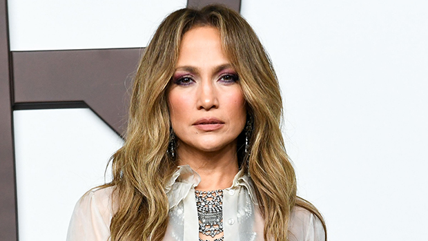 jennifer-lopez-uses-this-hair-product-to-perfect-her-glamorous-red-carpet-blowout