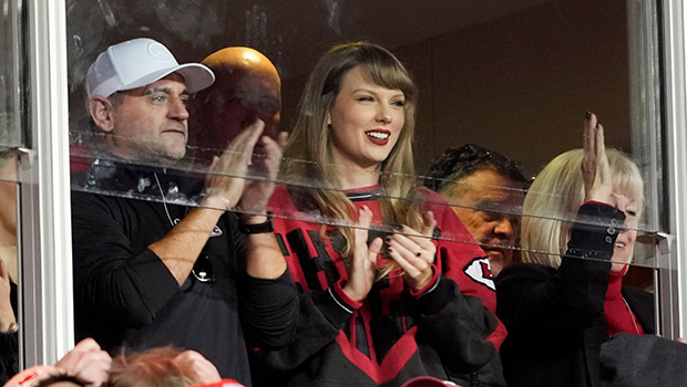 taylor-swift-&-her-dad-scott-cheer-on-travis-kelce-at-chiefs-vs.-patriots-game:-photos