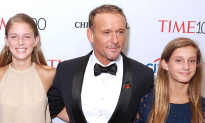 tim-mcgraw’s-daughters-hilariously-react-to-one-of-his-early-photoshoots:-‘it’s-iconic’