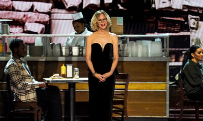 meg-ryan-dazzles-in-strapless-gown-as-she-honors-billy-crystal-during-‘kennedy-center-honors’