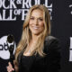 sheryl-crow’s-dating-history:-her-past-relationships-with-eric-clapton-to-lance-armstrong-&-more