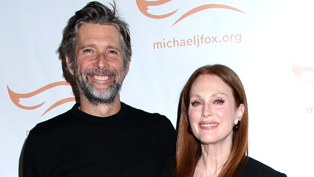 julianne-moore’s-husband:-all-about-bart-freundlich-&-their-20-year-marriage