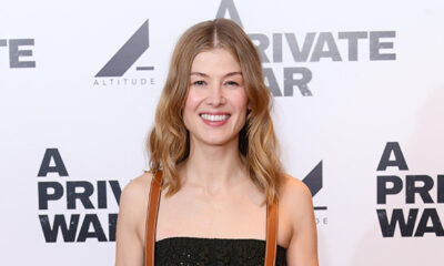 rosamund-pike’s-partner-meet-the-‘saltburn’-star’s-longtime-love-robie-uniacke