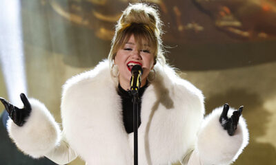 kelly-clarkson-says-she’s-getting-put-into-‘tight-s**t’-after-she-‘lost-weight’