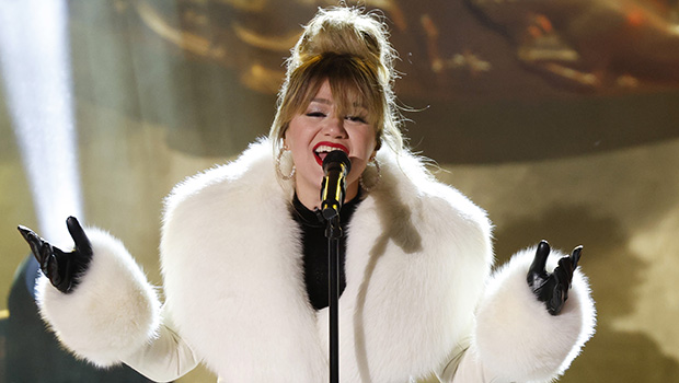 kelly-clarkson-says-she’s-getting-put-into-‘tight-s**t’-after-she-‘lost-weight’