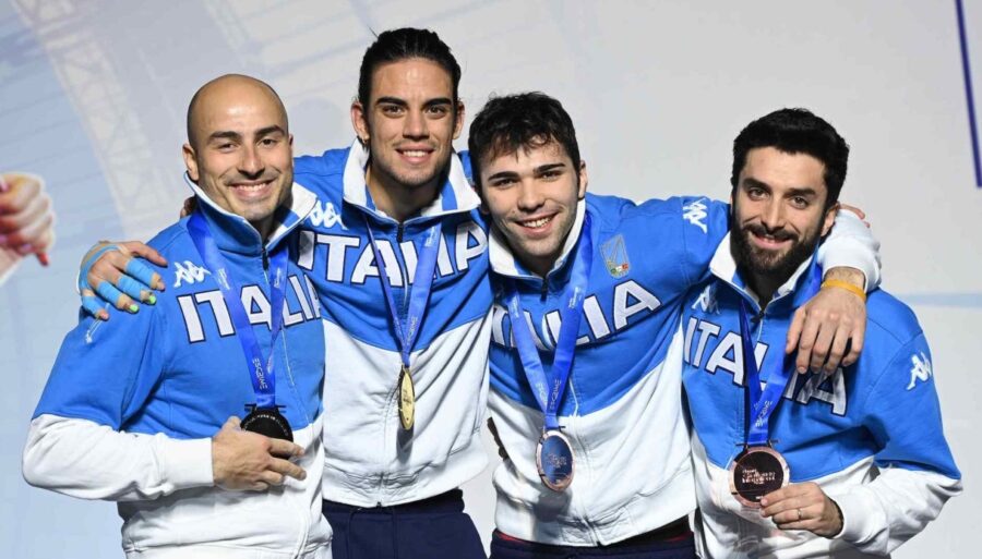 men’s-foil-world-cup,-all-blue-podium-in-paris