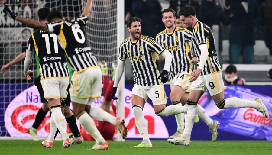 double-vlahovic-and-chiesa,-juventus-gets-revenge-against-sassuolo-and-gets-back-to-2-from-inter-milan