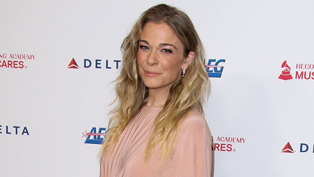 leann-rimes’-health:-what-to-know-about-her-vocal-cord-issues,-cancer-scare,-&-more