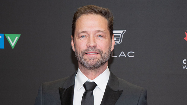 jason-priestley-hilariously-admits-former-roommate-brad-pitt-would-go-long-periods-between-showers