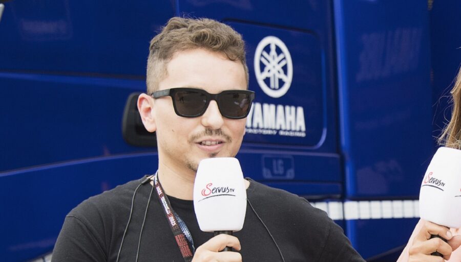 jorge-lorenzo-reveals-a-backstory-on-yamaha-and-valentino-rossi