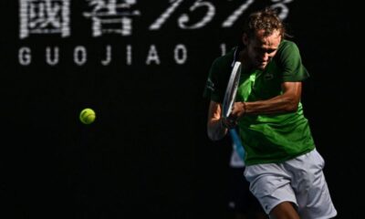 australian-open,-daniil-medvedev-folds-hubert-hurkacz-and-flies-to-semifinals