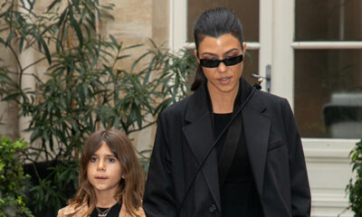 kourtney-kardashian-&-kids-support-travis-barker-on-blink-182’s-australia-tour:-photos