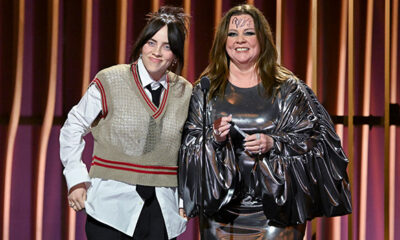 billie-eilish-hilariously-signs-melissa-mccarthy’s-face-at-sag-awards:-watch