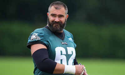 jason-kelce-is-the-ultimate-girl-dad-playing-with-daughters-wyatt-&-elliotte-at-pro-bowl-practice