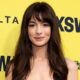 anne-hathaway’s-health:-her-miscarriage-revelation,-past-alcohol-habits-&-more