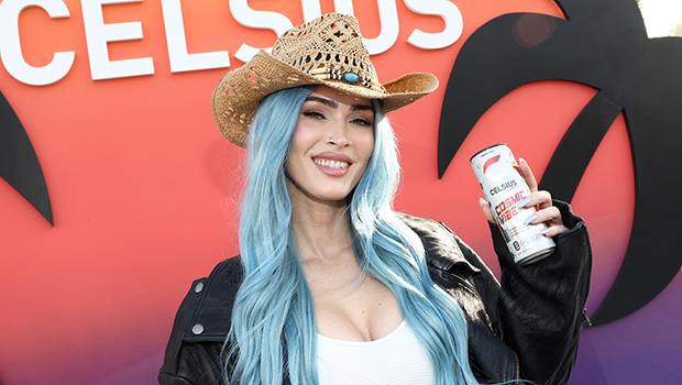 megan-fox-shows-off-blue-hair-with-thigh-high-heels-at-coachella-celsius-event:-photos