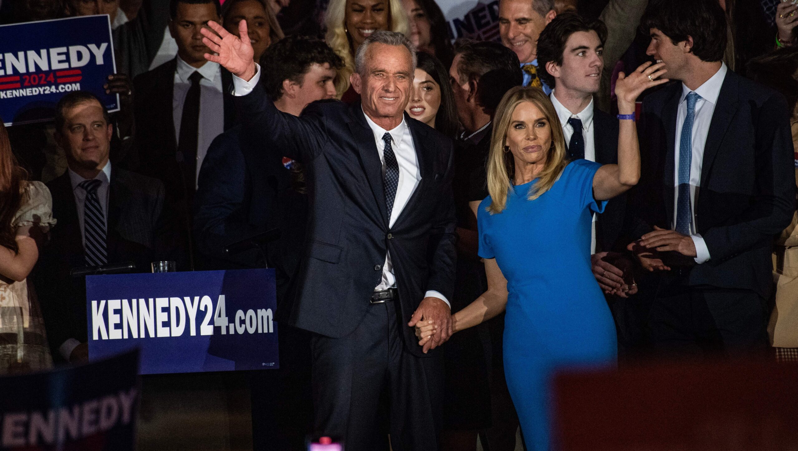 cheryl-hines-reacts-to-husband-rfk-jr.-ending-campaign-and-endorsing-trump