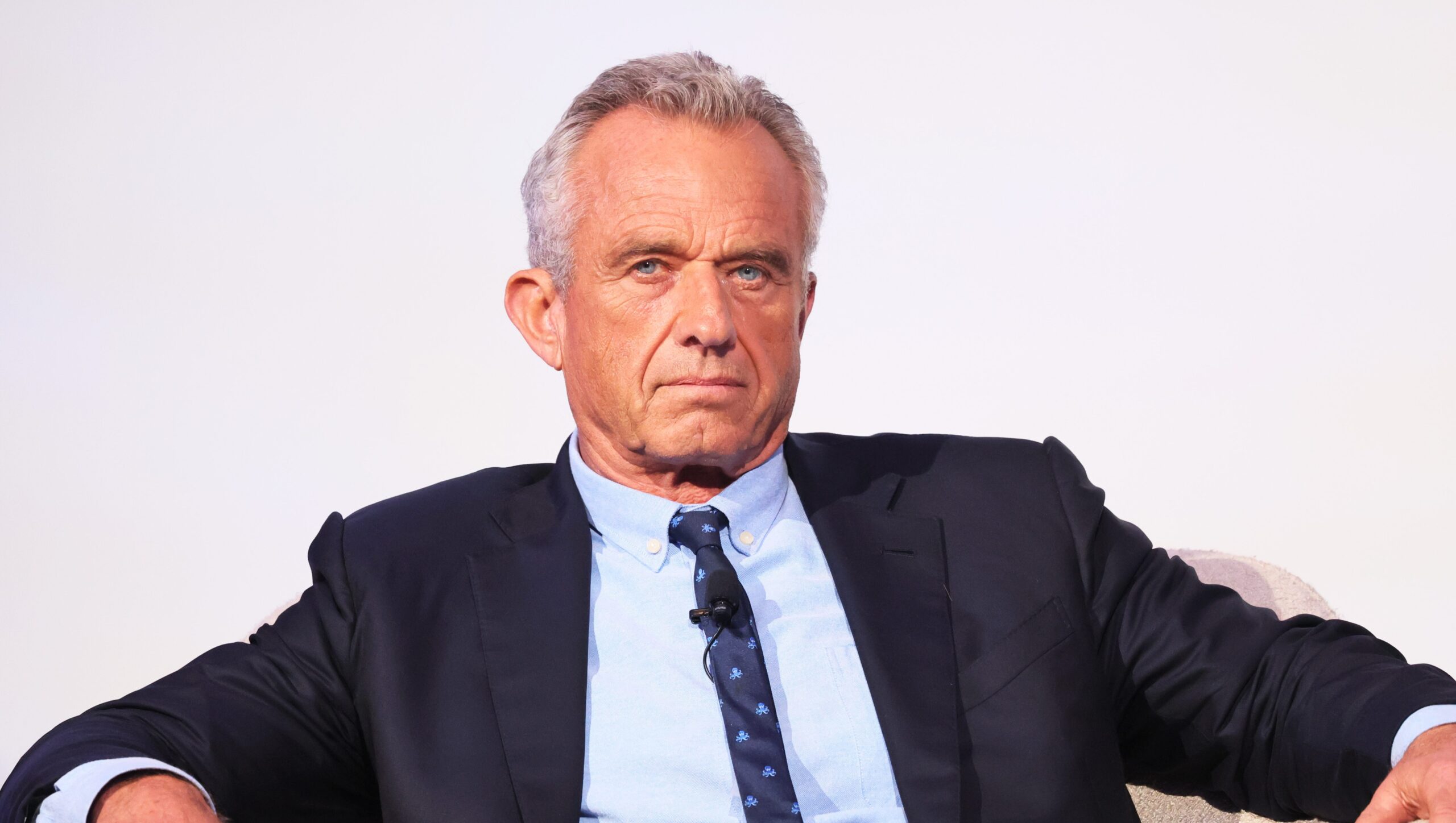 robert-f-kennedy-jr.-endorses-donald-trump-&-suspends-presidential-race