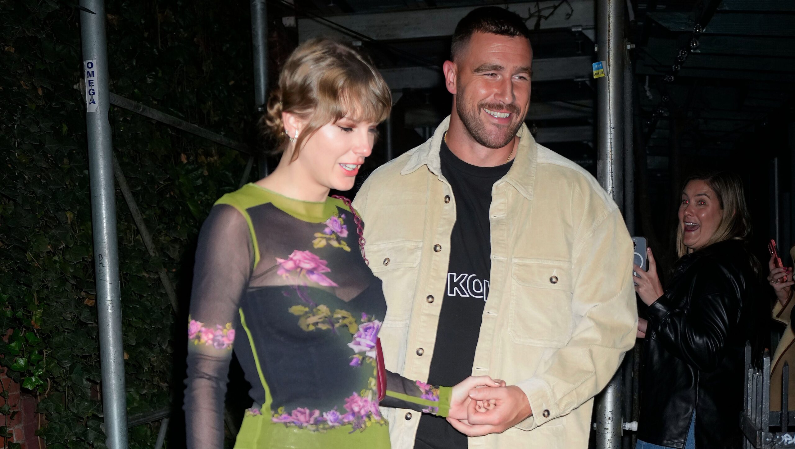 taylor-swift-hosts-star-studded-bash-at-rhode-island-mansion-during-tour-break