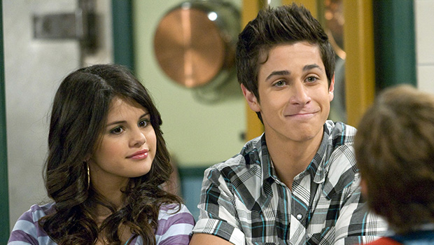 ‘wizards-beyond-waverly-place’-sets-release-date,-raven-symone-&-danielle-fishel-are-directing