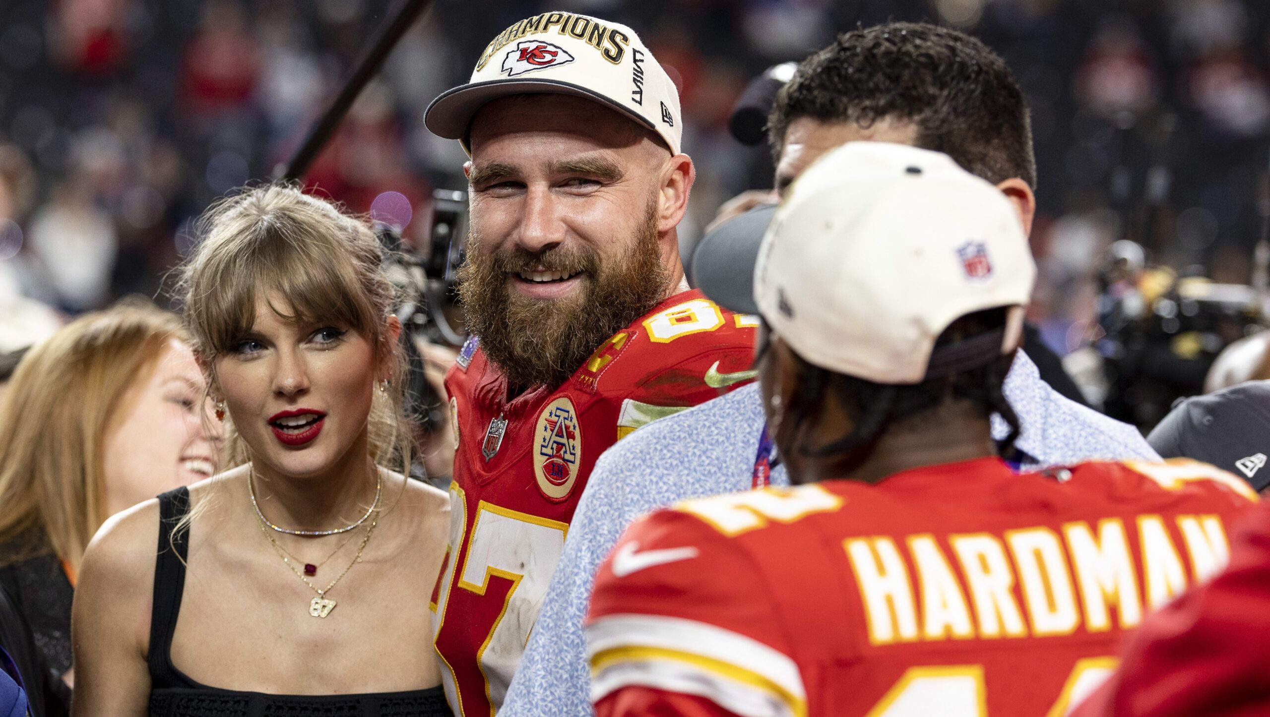 travis-kelce-reveals-taylor-swift-draws-up-football-plays-for-him:-‘she’s-a-little-biased’