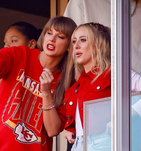 taylor-swift-&-brittany-mahomes-squash-rift-rumors,-share-hug-at-the-us-open